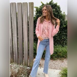 Beautiful sweater by an Italian brand Tierra di Siena clothing. Made in Italy.